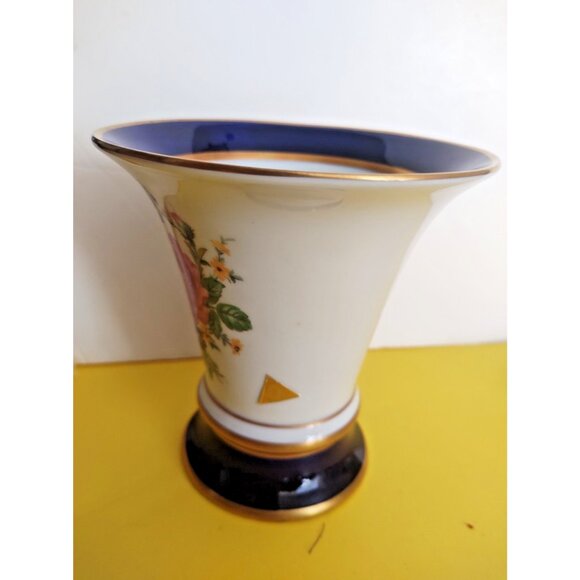 Vintage  Royal Dux Bohemia Pink Rose hand painted Vase  5 1/2" tall - Picture 3 of 10